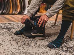 Snowboard-Boots anziehen