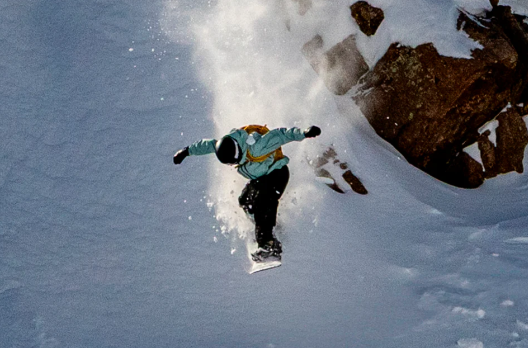 Never Summer ValhallaSnowboard-Spezialist von Sideways spricht.