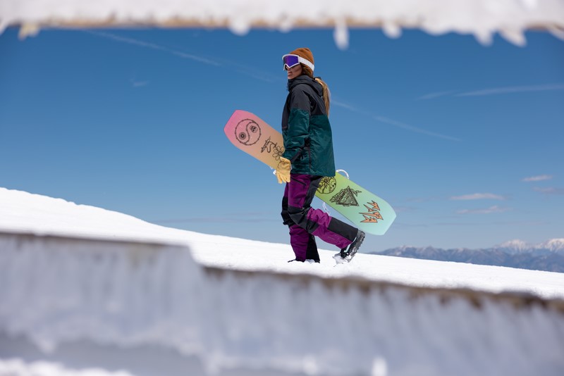 Jones Women's TweakerSnowboard specialist from Sideways speaks.