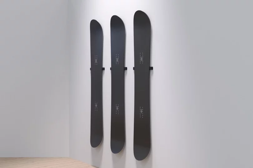 nástenný držiak na snowboard