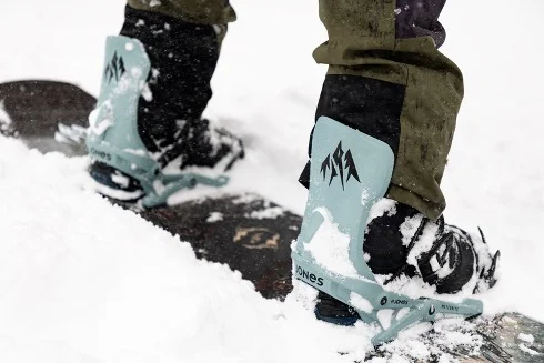 Jones Mercury Eclipse BlackSnowboard specialist from Sideways speaks.