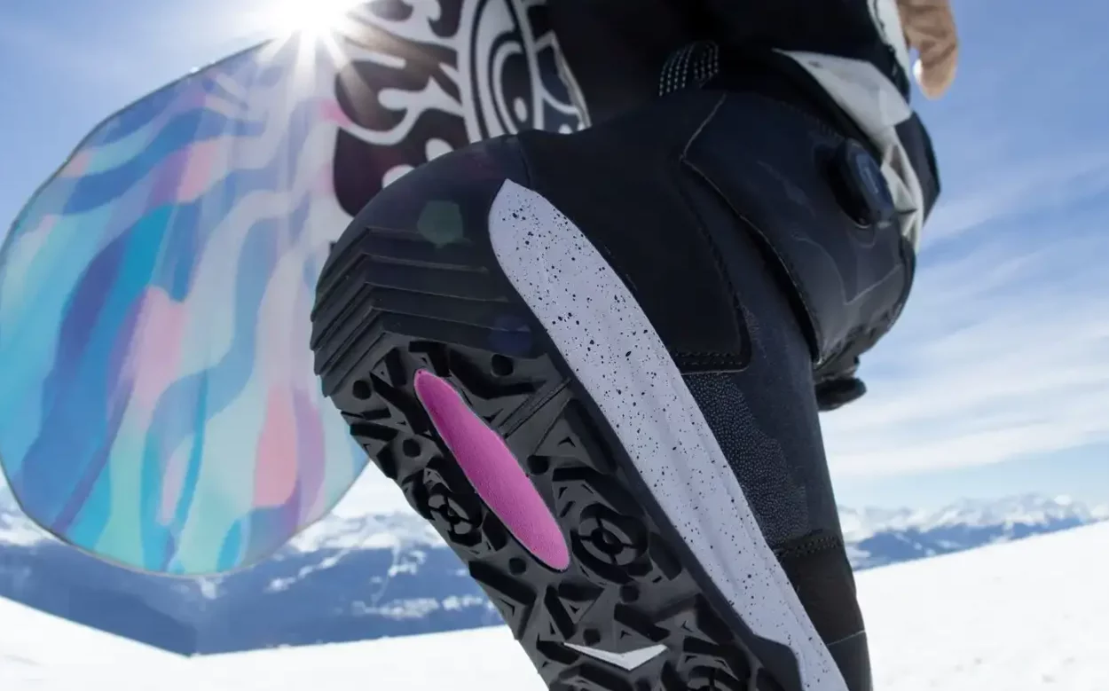 Nidecker Women's Rift BlackSnowboardspecialist fra Sideways taler.