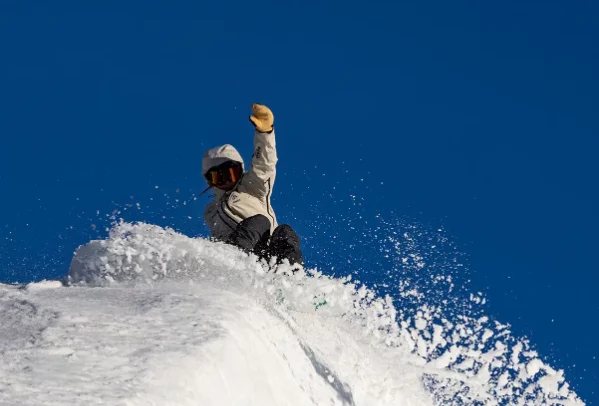 Jones Twin SisterSnowboardspezialist von Sideways zu Wort