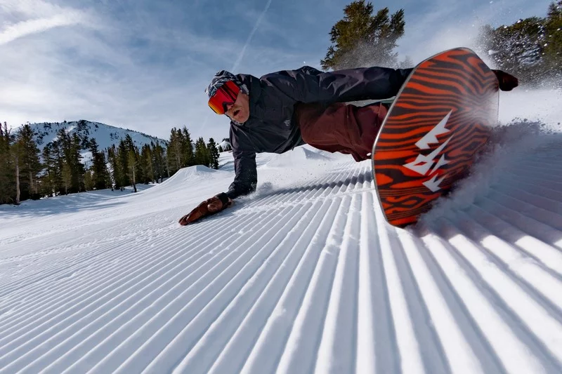 Jones Freecarver 9000SSnowboard-Spezialist von Sideways spricht