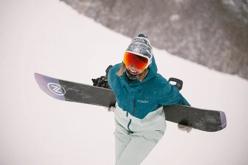 Women snowboards